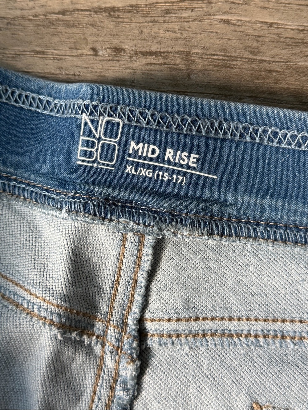 No Boundaries Light Blue Cropped Stretch Jeans - Picture 3 of 5